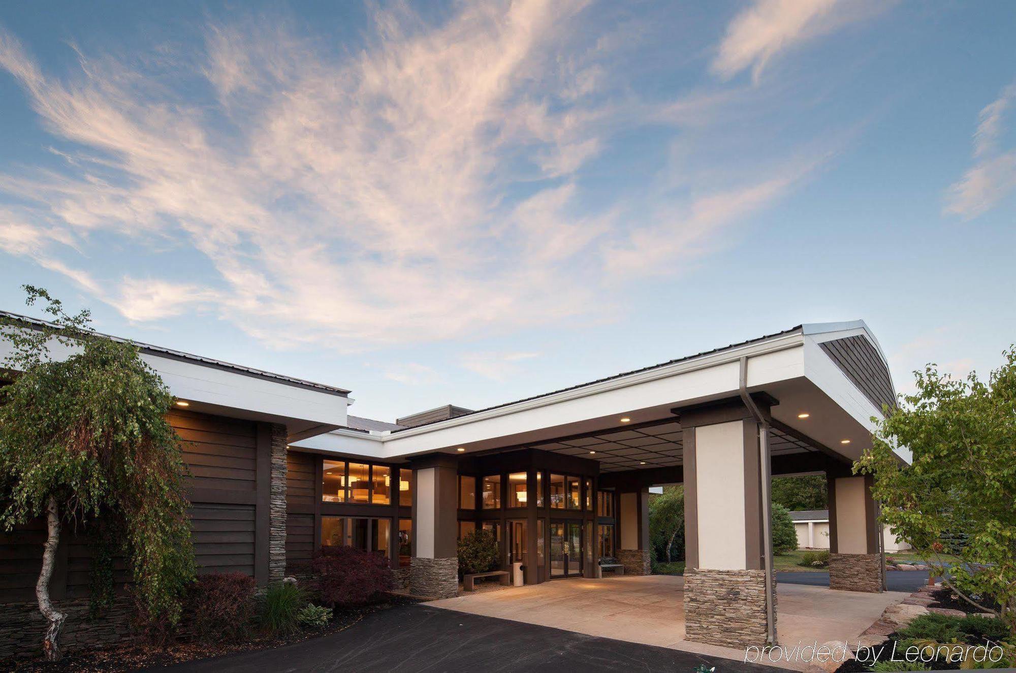 Ramada By Wyndham Rock Hill At Sullivan Center Экстерьер фото