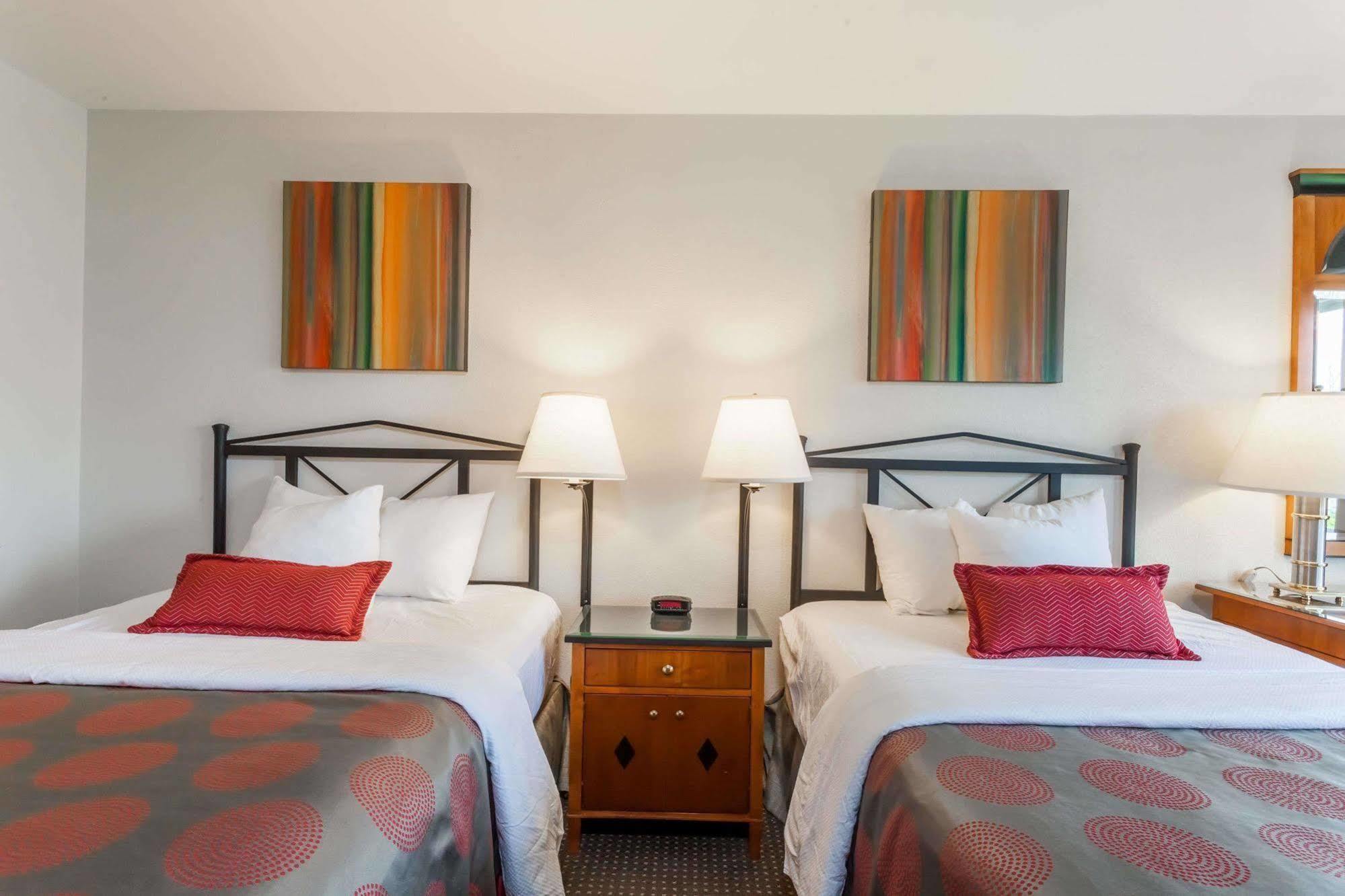 Ramada By Wyndham Rock Hill At Sullivan Center Экстерьер фото