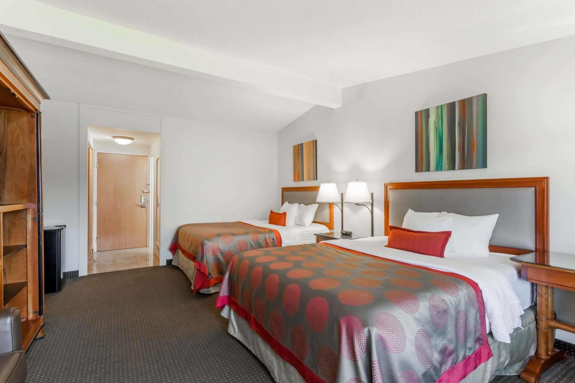 Ramada By Wyndham Rock Hill At Sullivan Center Экстерьер фото