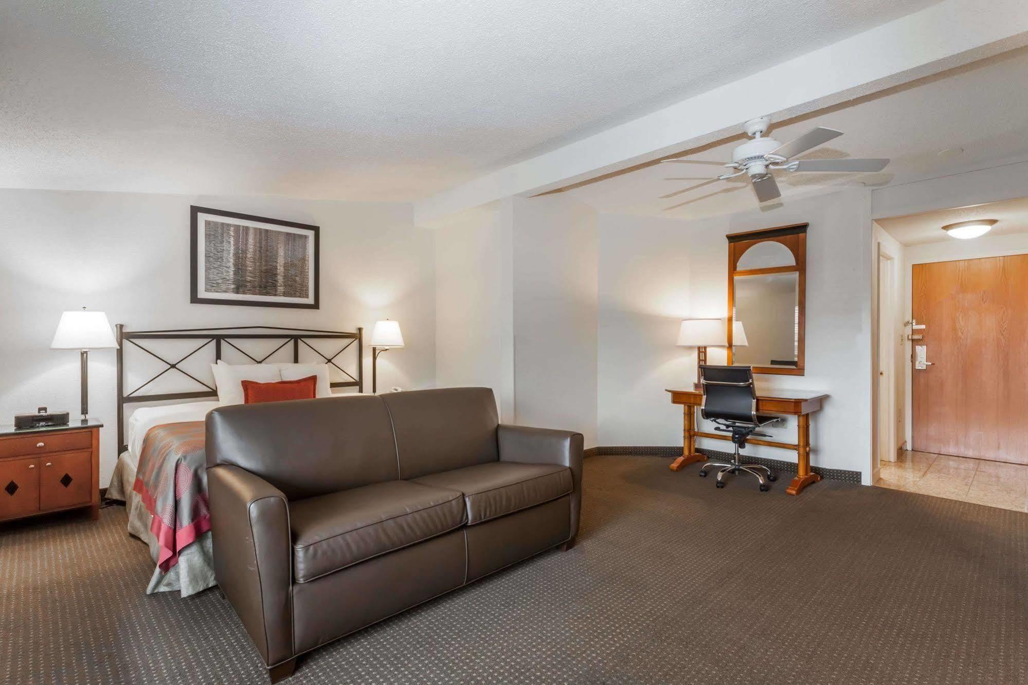 Ramada By Wyndham Rock Hill At Sullivan Center Экстерьер фото